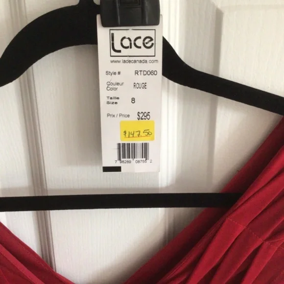 Red Dress - Picture 4 of 9